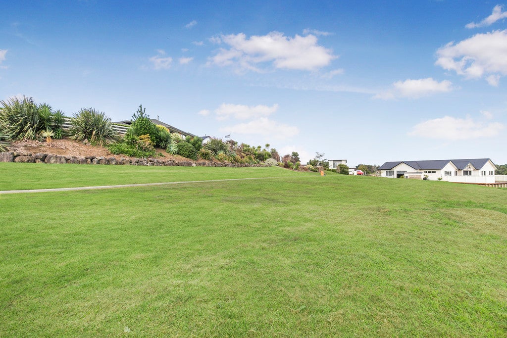 15 Kendallvale Drive, Waiuku, Waiuku - Carousel 2