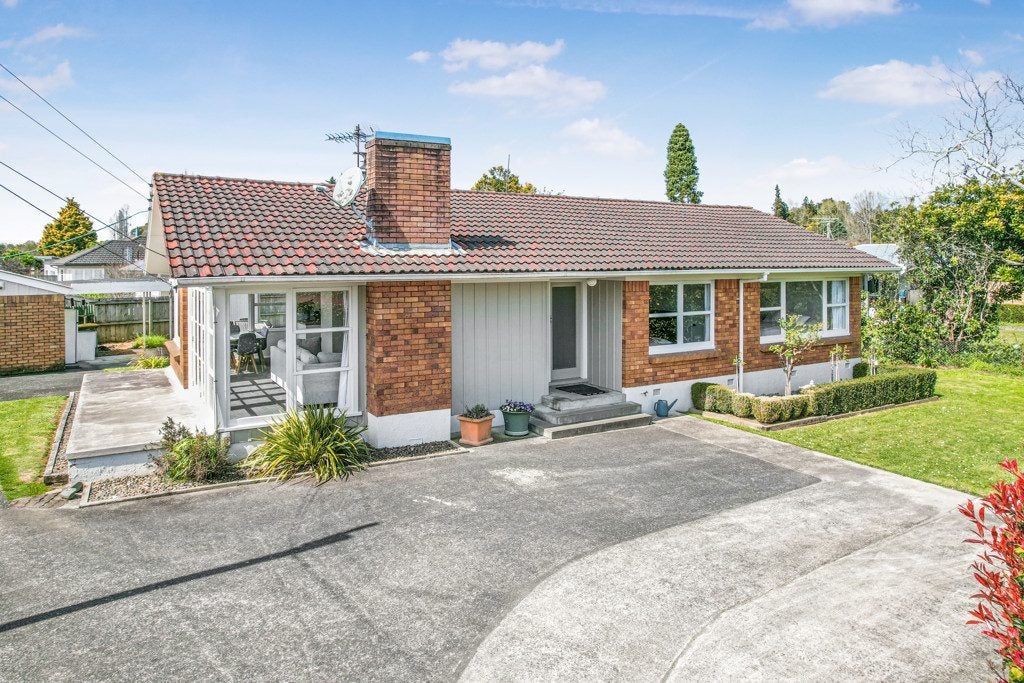 12 Galloway Street, Hamilton East, Hamilton - Carousel 1