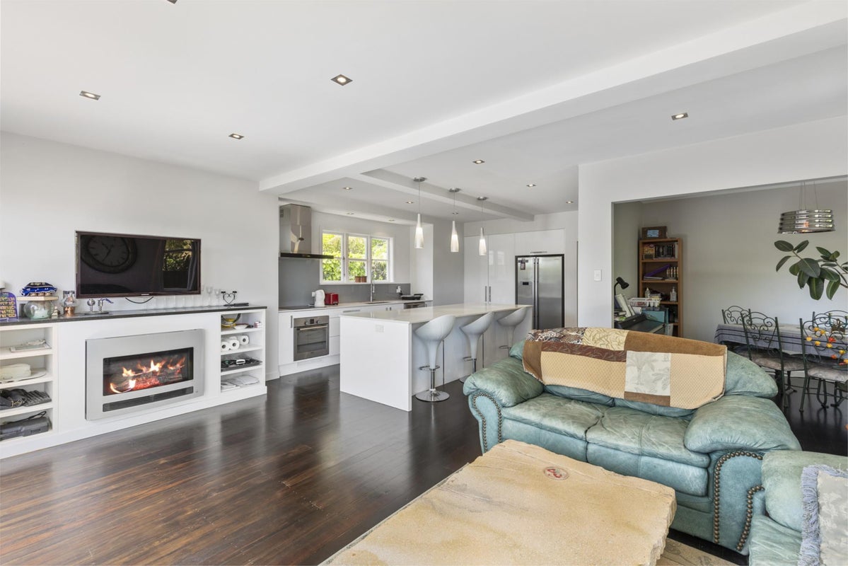 19 Wyndrum Avenue, Waterloo, Lower Hutt - Carousel 2