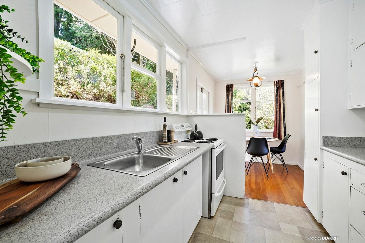 38 Bedford Street, Northland, Wellington - Carousel 1