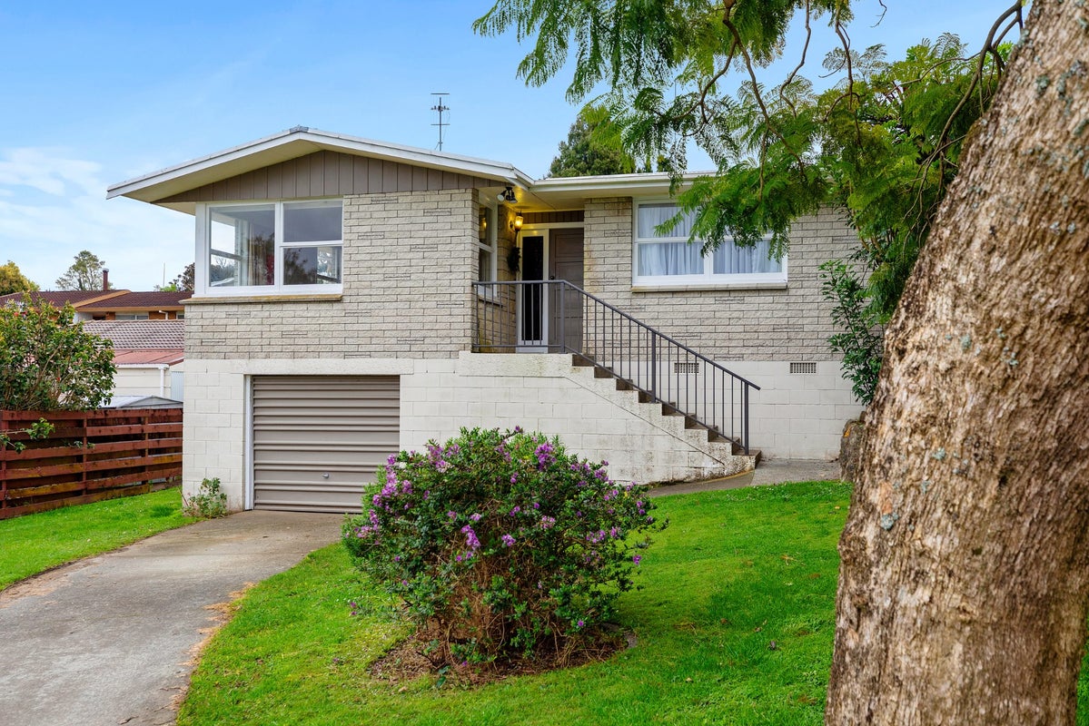 19 Regent Street, Brookfield, Tauranga - Carousel 1