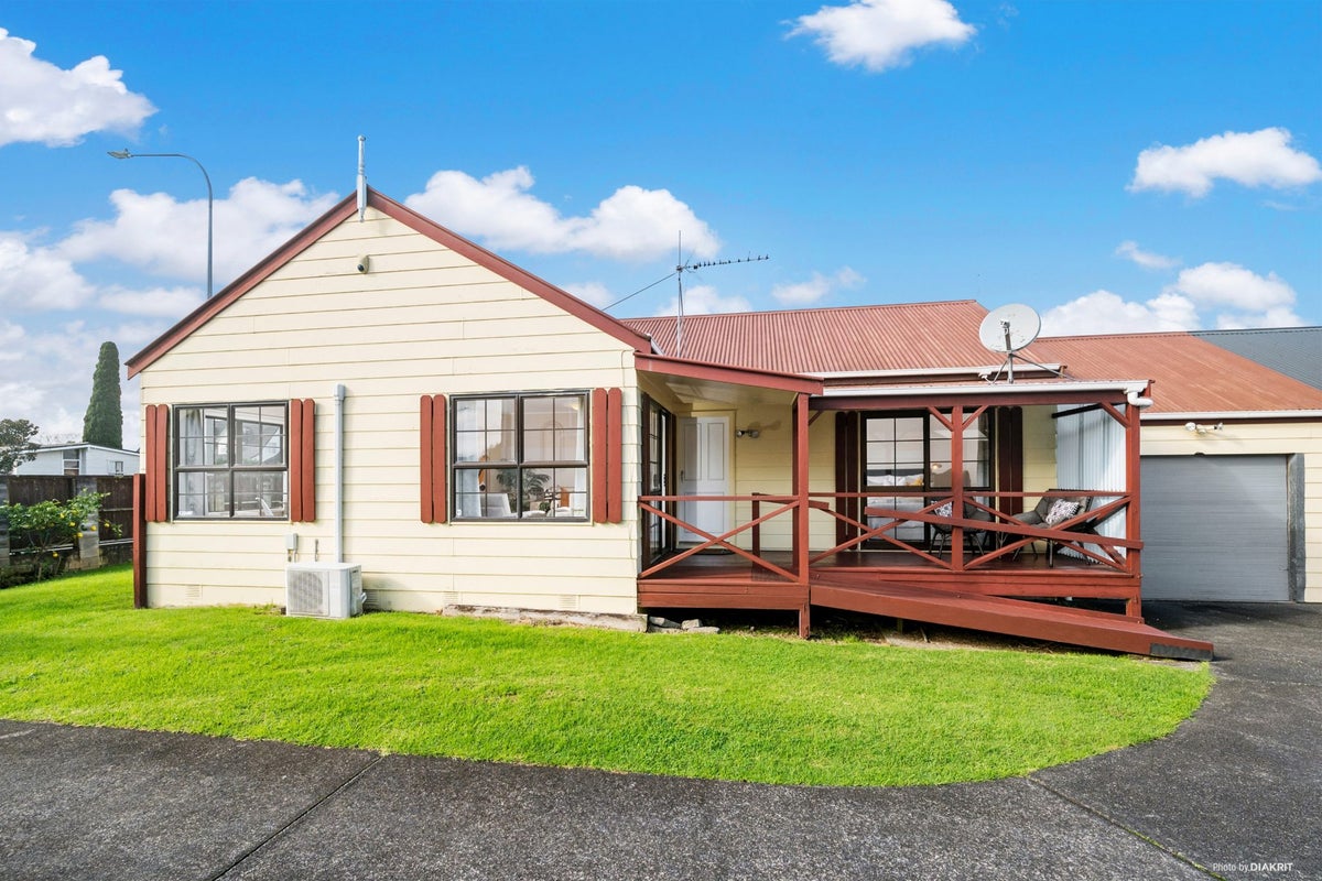 2/29 Akoranga Drive, Northcote, Auckland - Carousel 2