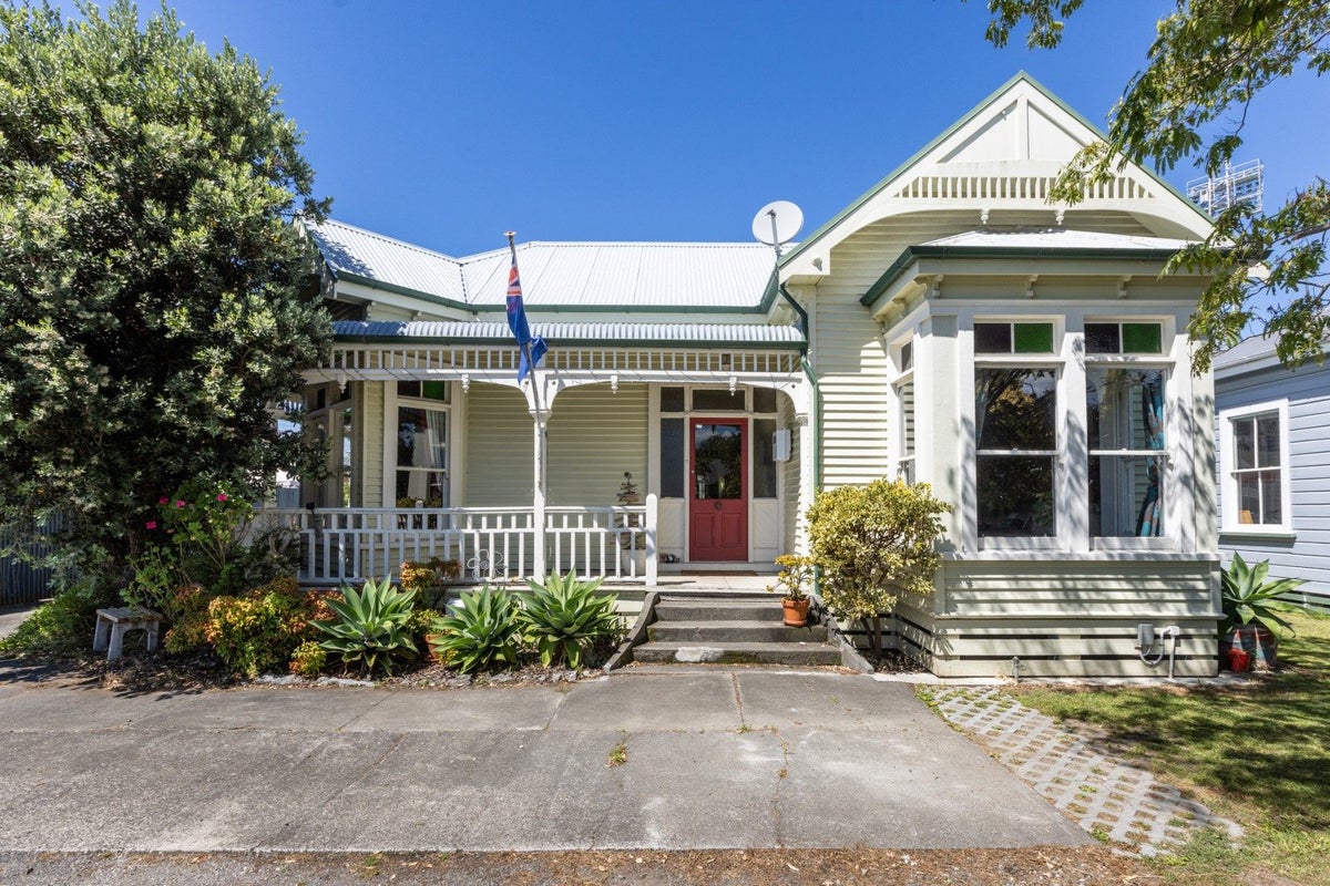 24 Latham Street, Napier South, Napier - Carousel 1