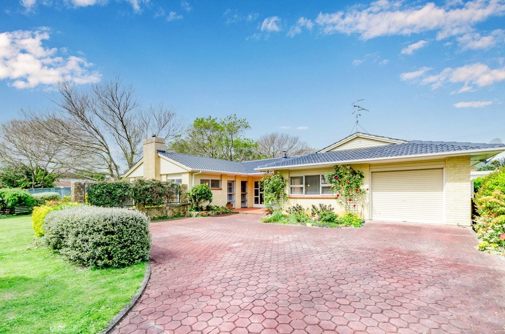 38 Alexander Road, Raumati Beach, Paraparaumu - Carousel 1