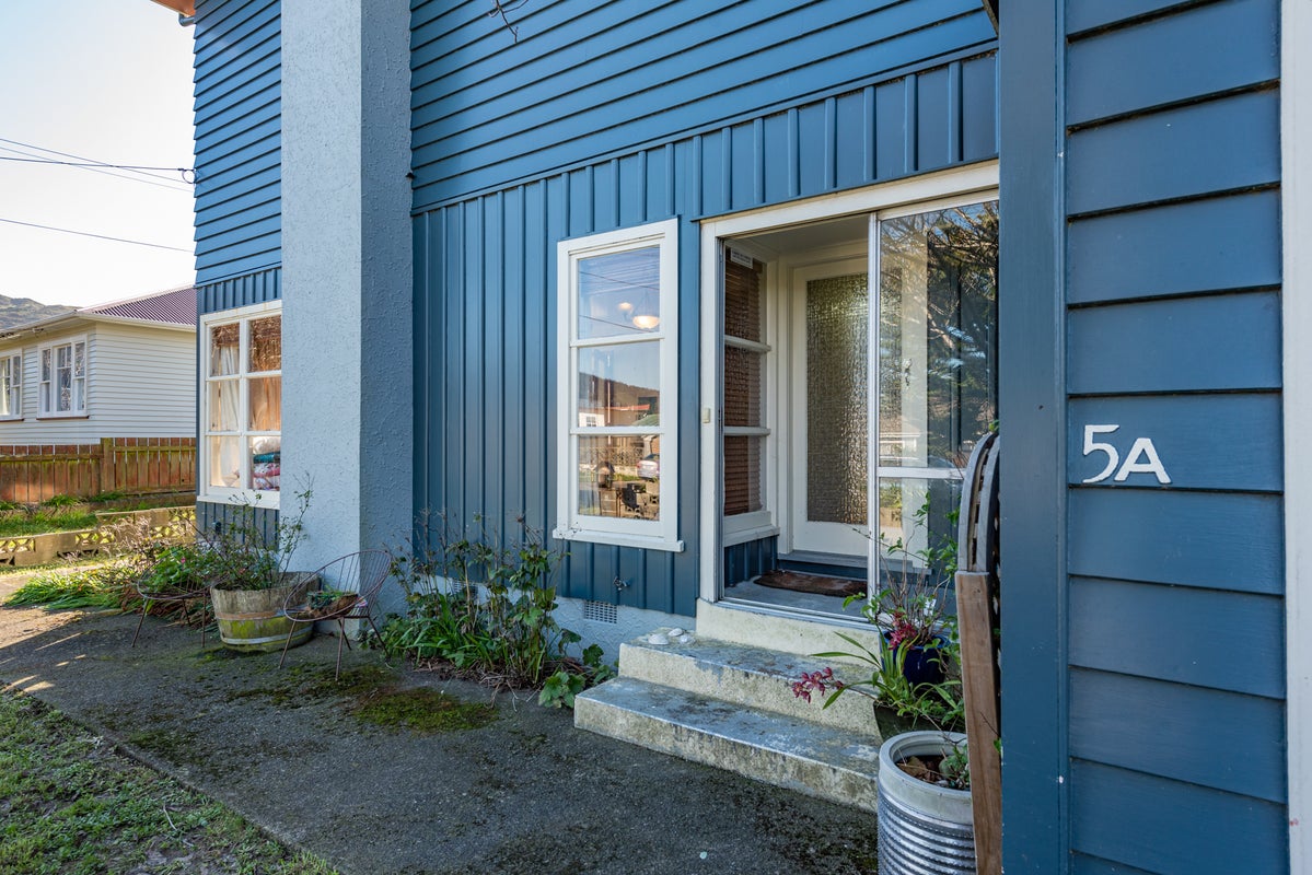 5A North Street, Tawa, Wellington - Carousel 30