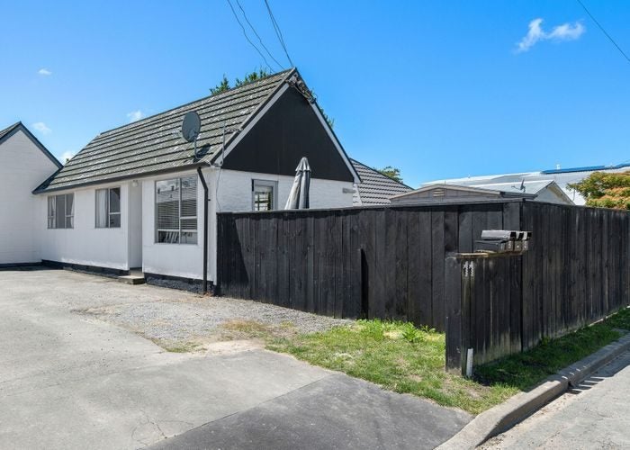1/11 Radnor Street, St Albans, Christchurch - Carousel 1