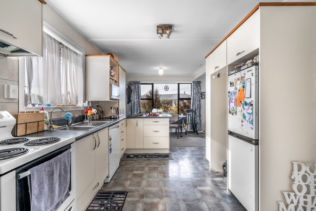 17 Kilmarnock Avenue, Strathern, Invercargill - Carousel 2