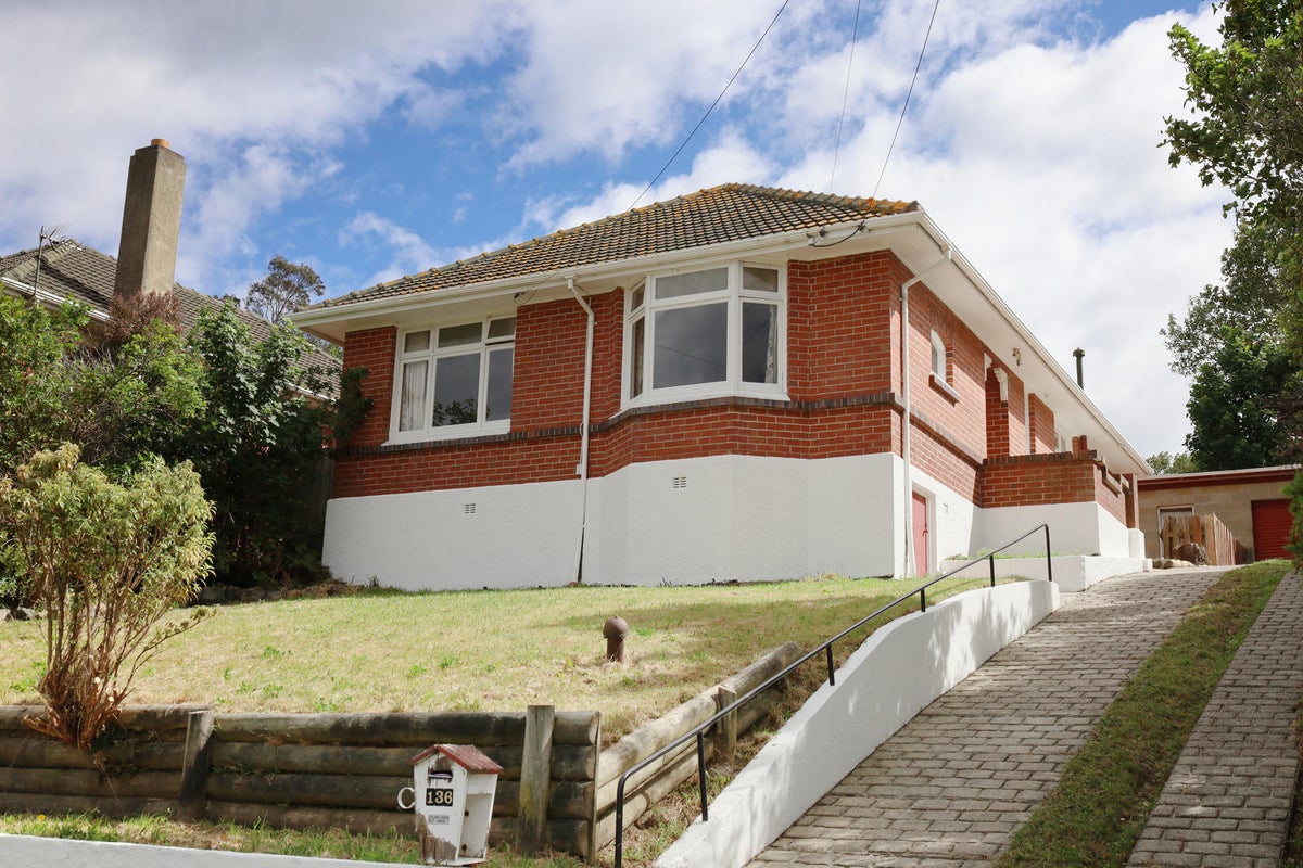 136 Forfar Street, Clyde Hill, Dunedin - Carousel 2