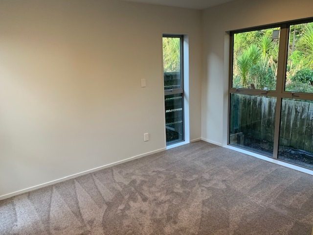 8A Regency Place, Sunnynook, Auckland - Carousel 2
