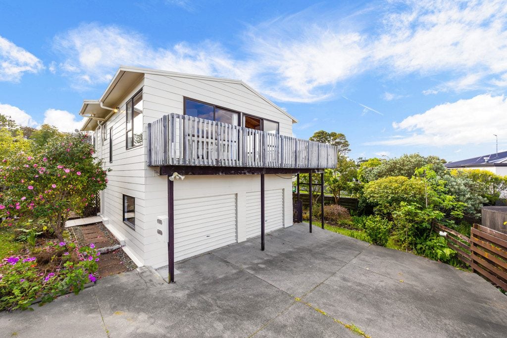 18A Brixton Road, Manly, Whangaparaoa - Carousel 1