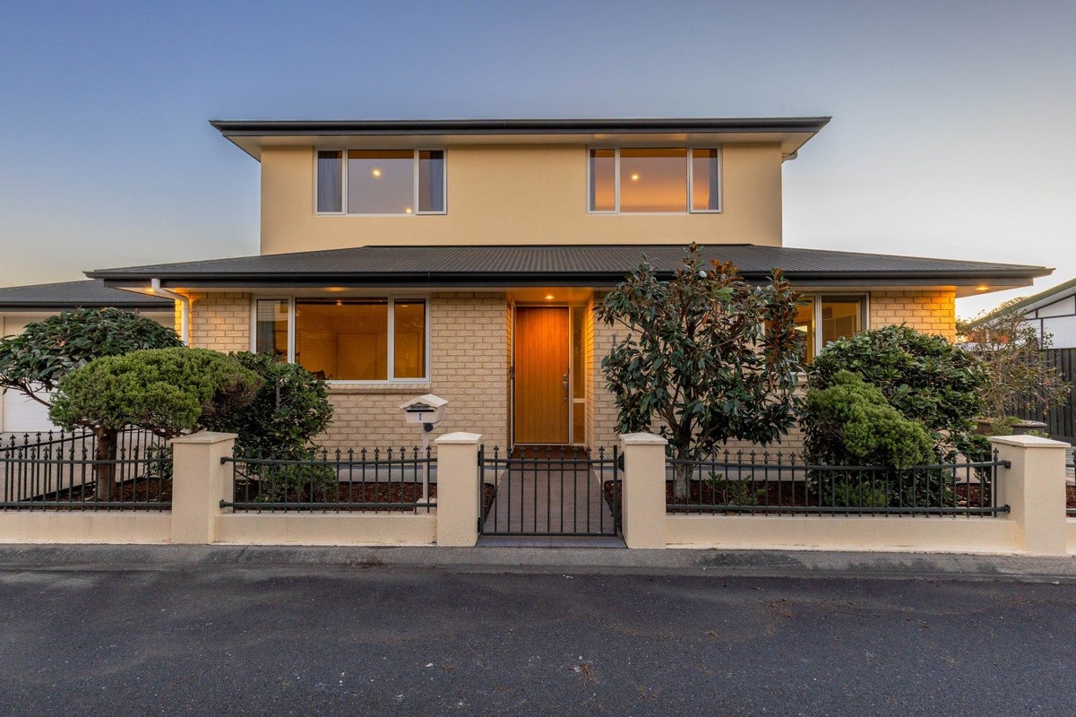 1 Cambria Gardens, The Wood, Nelson - Carousel 24