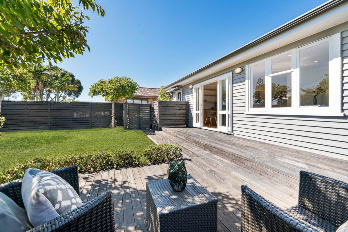 60A KOWHAI RD, Campbells Bay, Auckland - Carousel 2