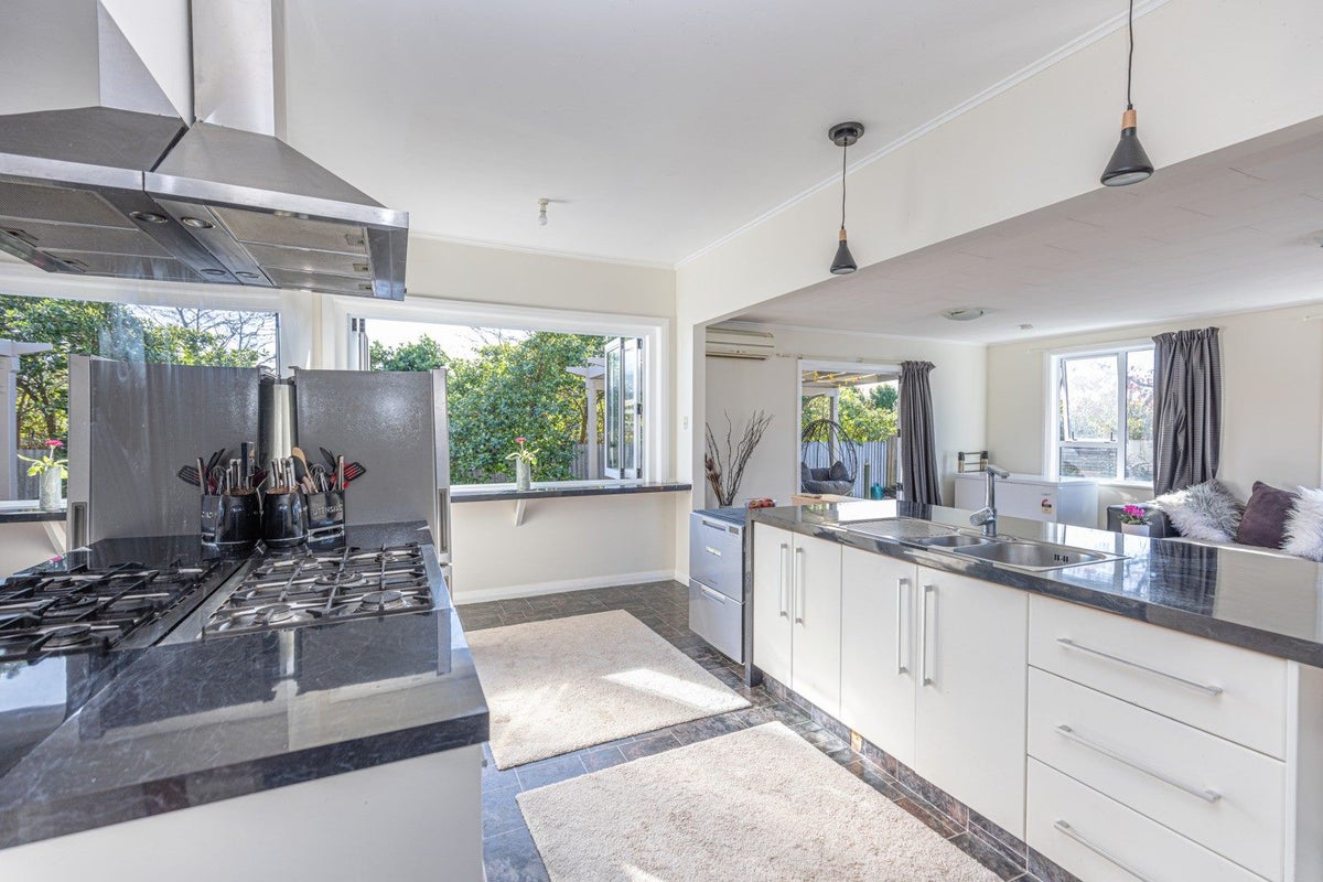 35 Millward Street, Whanganui East, Whanganui - Carousel 1