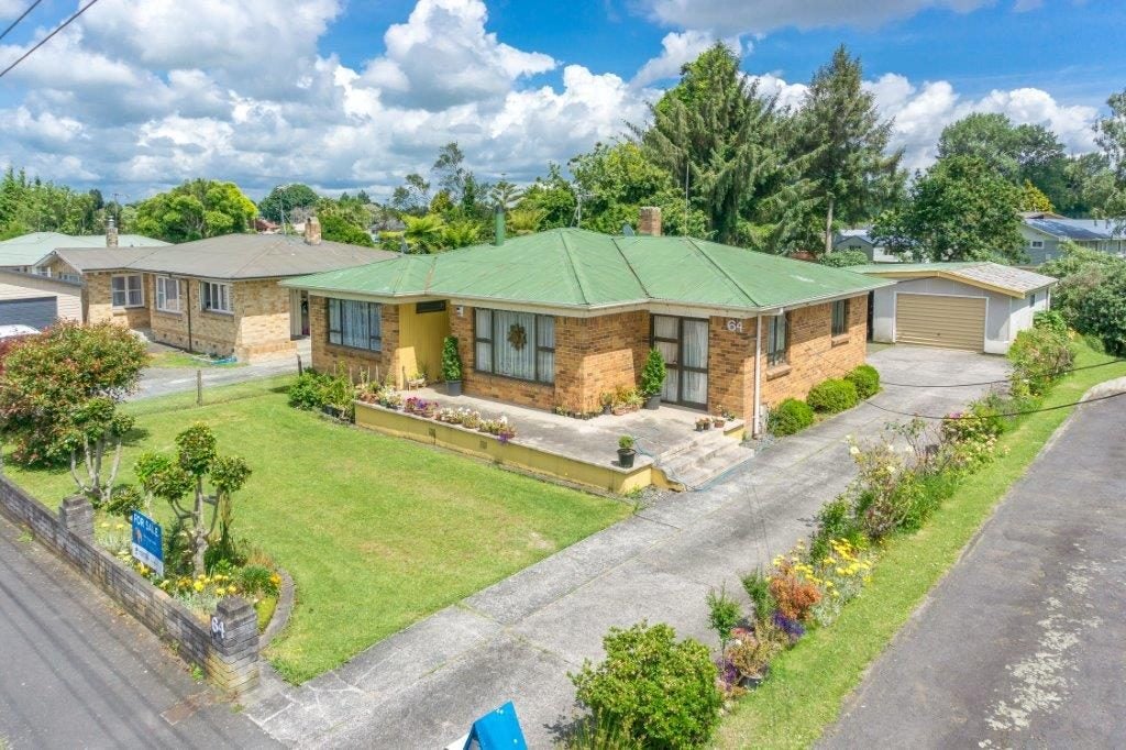 64 Pine Avenue, Melville, Hamilton - Carousel 1