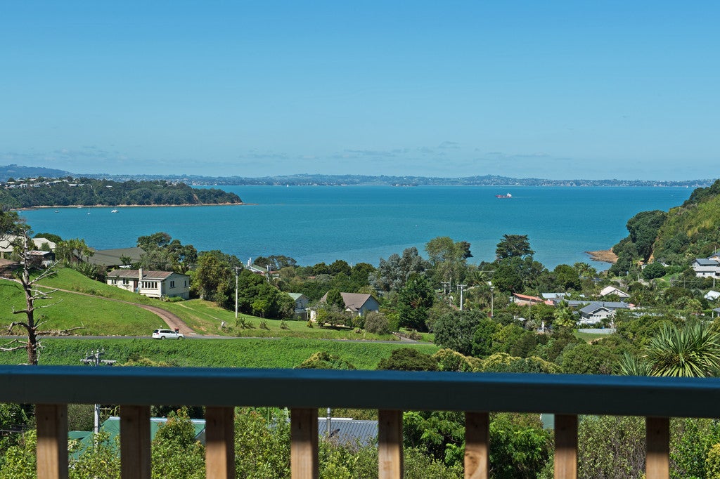 13 Moana Avenue, Surfdale, Waiheke Island - Carousel 1