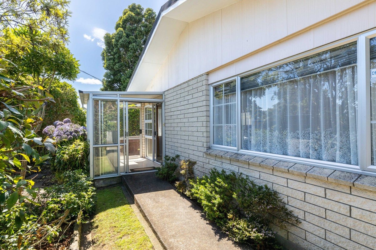 1/19 Wallath Road, Westown, New Plymouth - Carousel 1