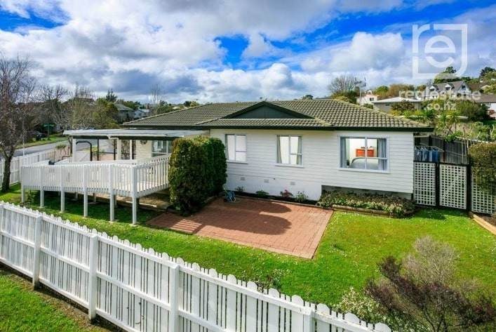 74 Barbados Drive, Unsworth Heights, Auckland - Carousel 1
