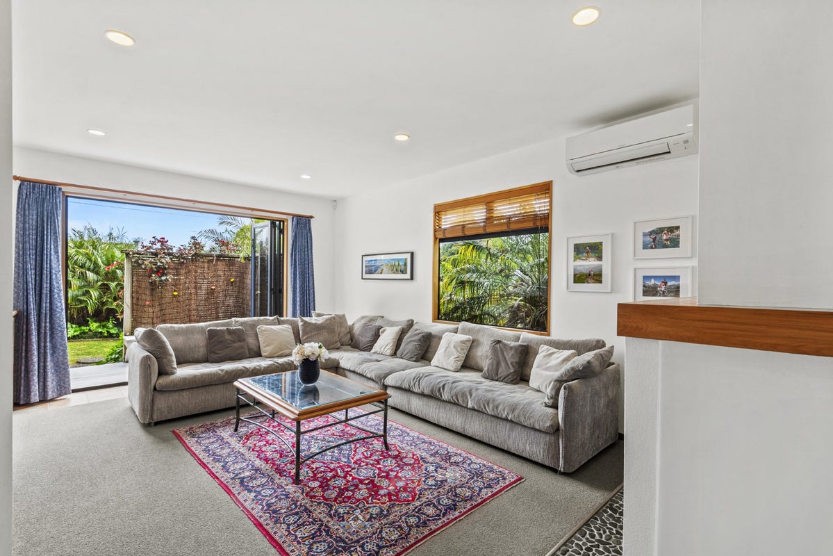 18A Beulah Avenue, Rothesay Bay, Auckland - Carousel 2