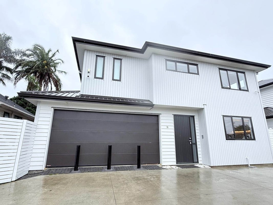 1A Maunder Place, New Lynn, Auckland - Carousel 1