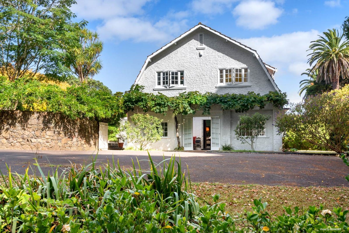 8 Earls Court, Hillpark, Auckland - Carousel 2