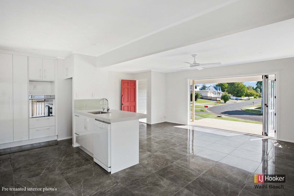 20A Adela Stewart Drive West, Athenree, Waihi Beach - Carousel 1