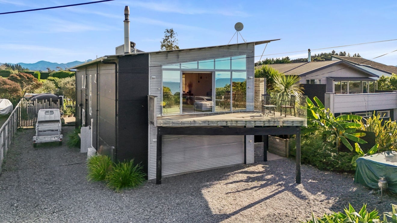 12 Cliff Road, Tasman - Carousel 17