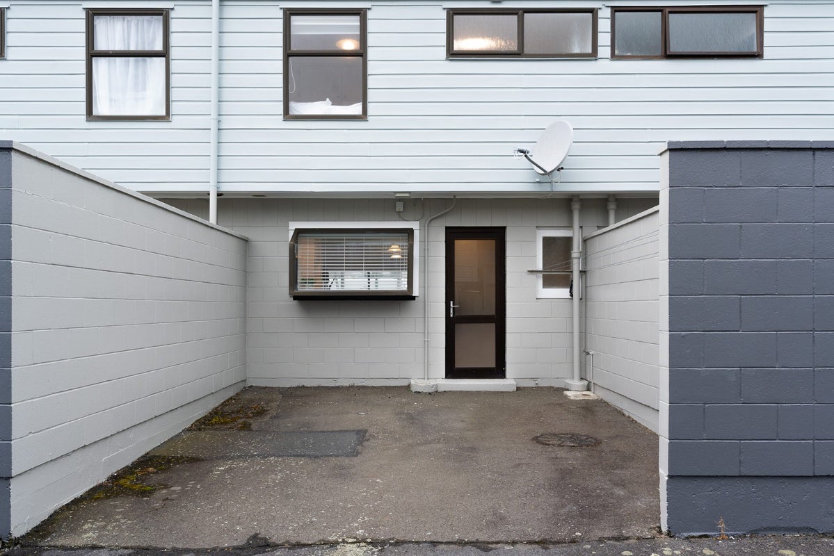 21/4 Dr Taylor Terrace, Johnsonville, Wellington - Carousel 11