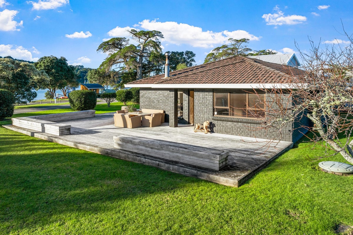 2 Dunbar Road, Warkworth - Carousel 19