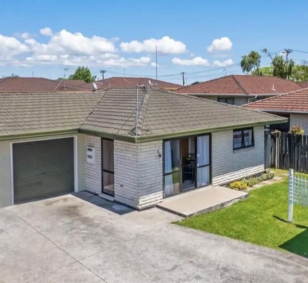 2/12 Wellington Street, Papakura, Auckland - Carousel 1