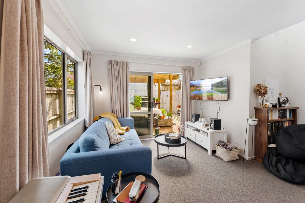 81A Cambridge Terrace, Papatoetoe, Auckland - Carousel 1