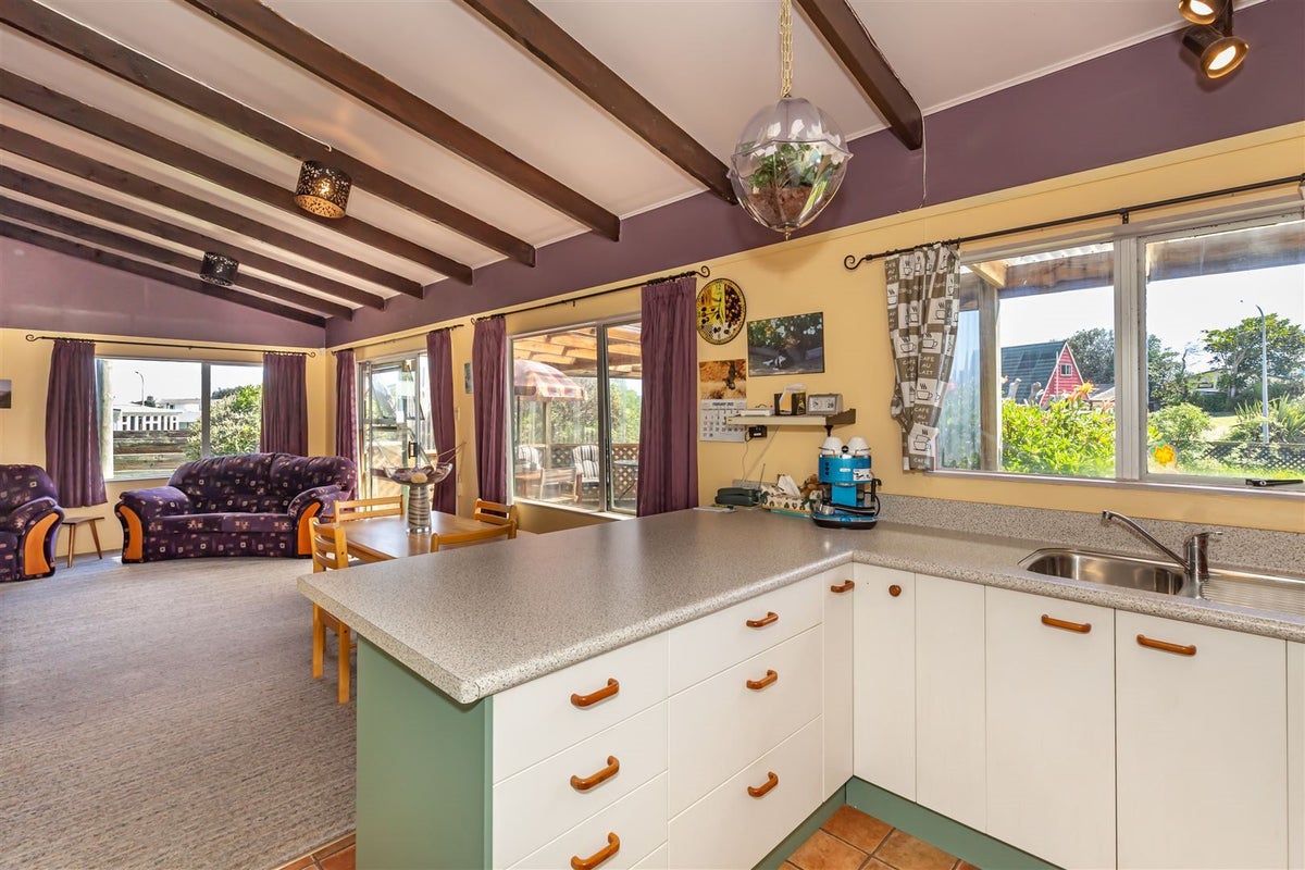 5 Takitimu Street, Waitarere Beach, Levin - Carousel 2