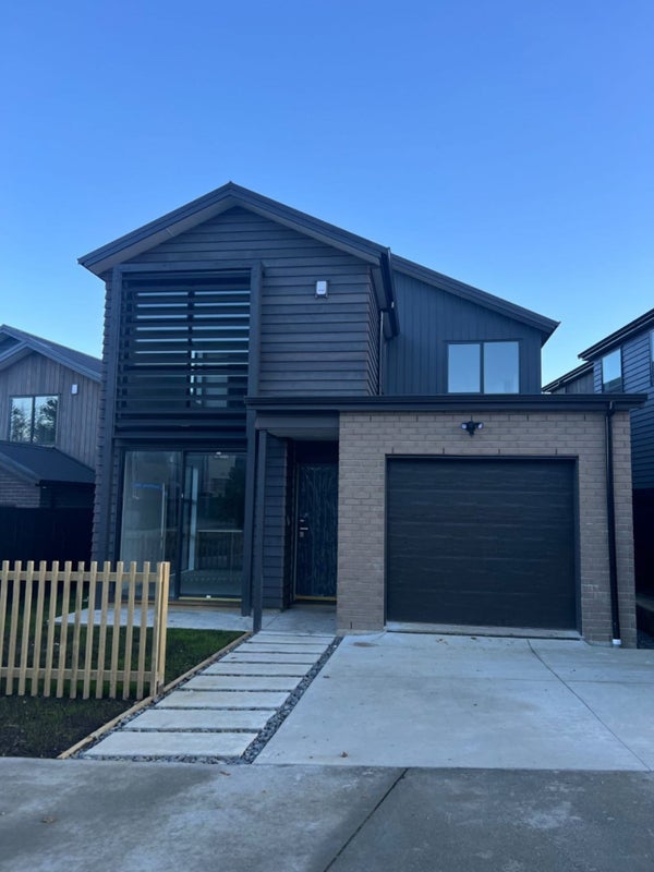 13 Aquamarine Avenue, Silverdale - Carousel 1