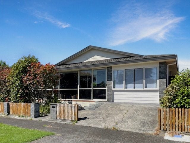 7 Flint Street, Milson, Palmerston North - Carousel 1