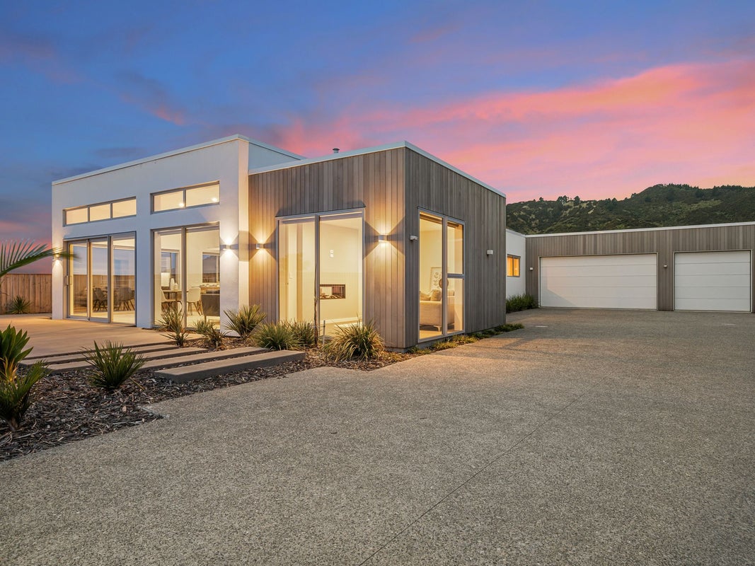 118 Bay View Road, Atawhai, Nelson - Carousel 1