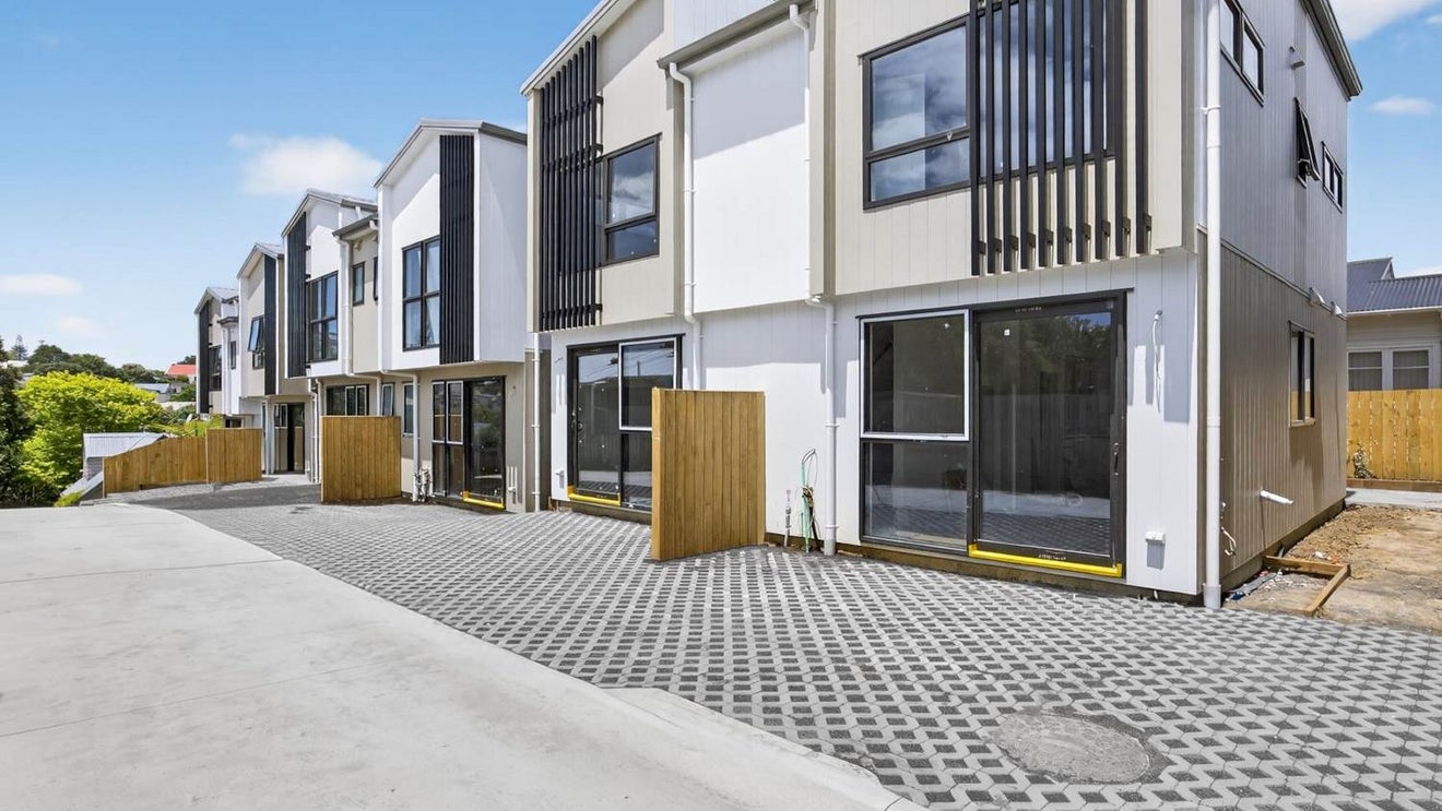 6/18 Woodglen Road, Glen Eden, Auckland - Carousel 1