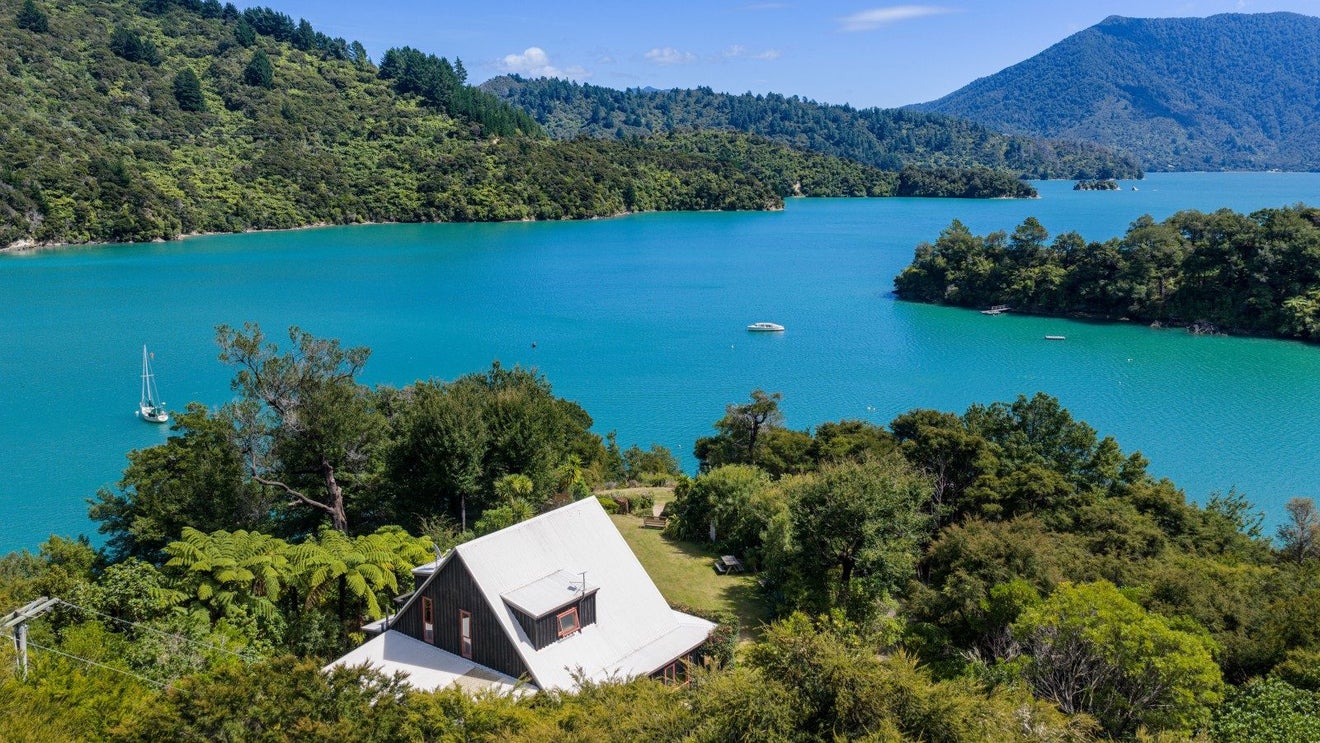 102 Te Mahia Road, TE MAHIA - Carousel 1