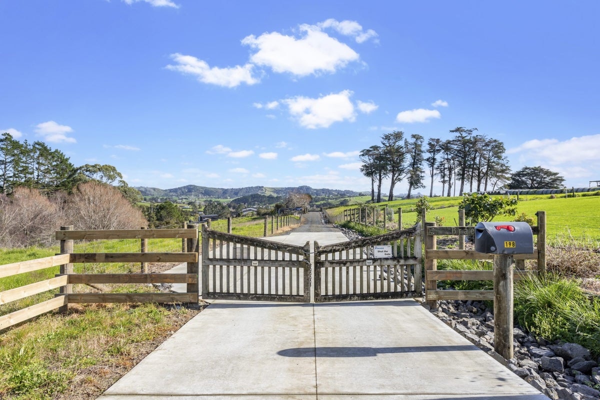198 Amreins Road, Taupaki, Henderson - Carousel 1