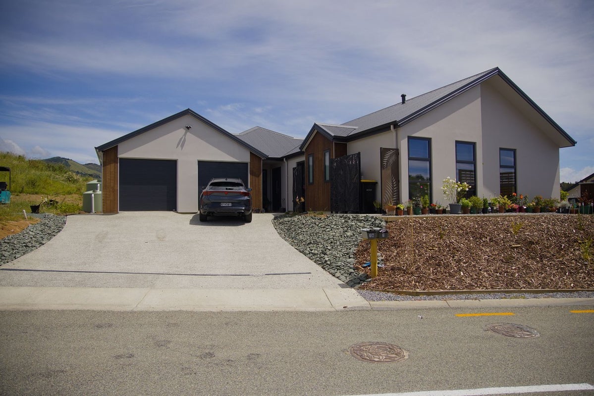 1 Hill Tops Way, Stoke, Nelson - Carousel 1