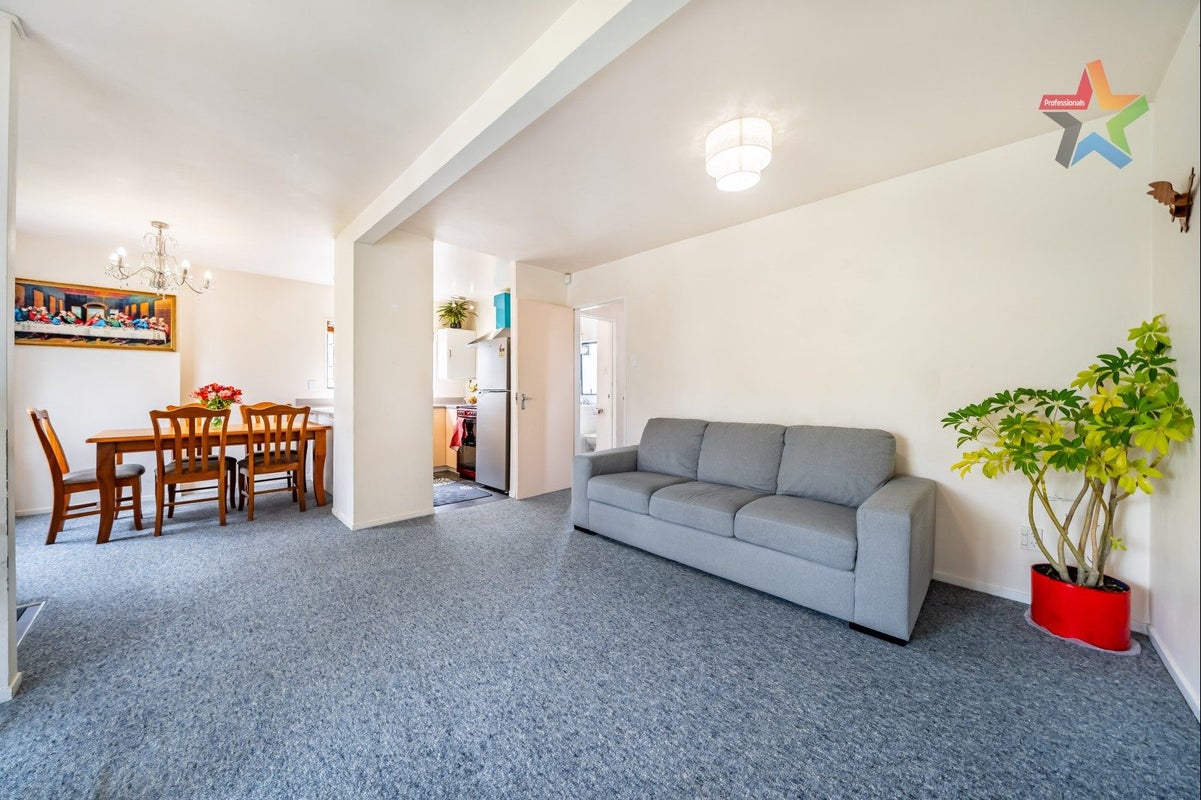 2/72 Waiwhetu Road, Waiwhetu, Lower Hutt - Carousel 1