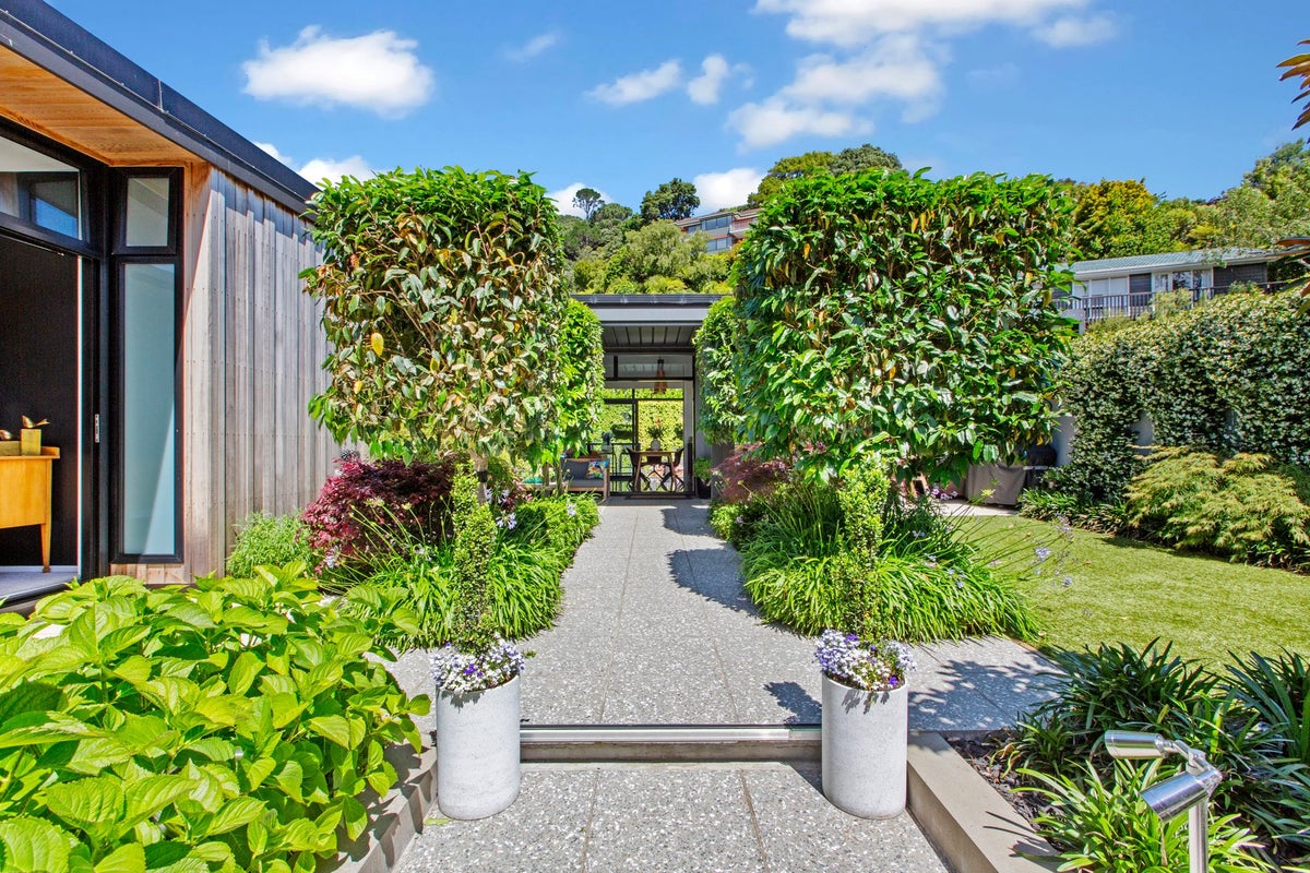 14 Cheviot Road, Lowry Bay, Lower Hutt - Carousel 1