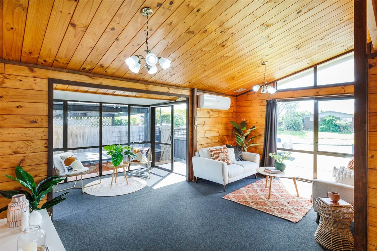 11 Waltham Court, Cloverlea, Palmerston North - Carousel 1