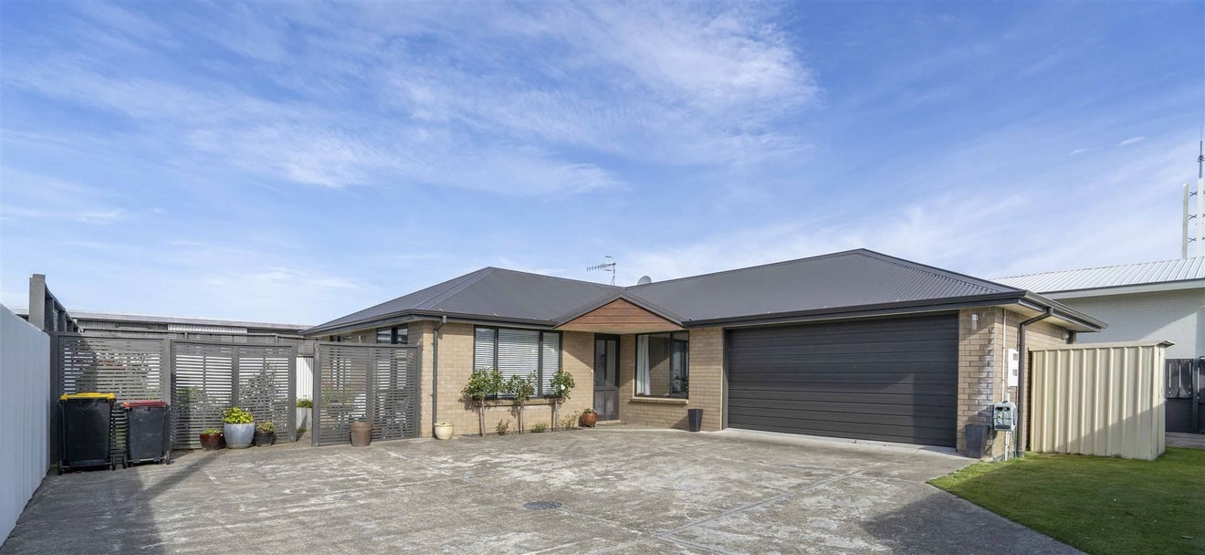 215 North Road, Waikiwi, Invercargill - Carousel 1