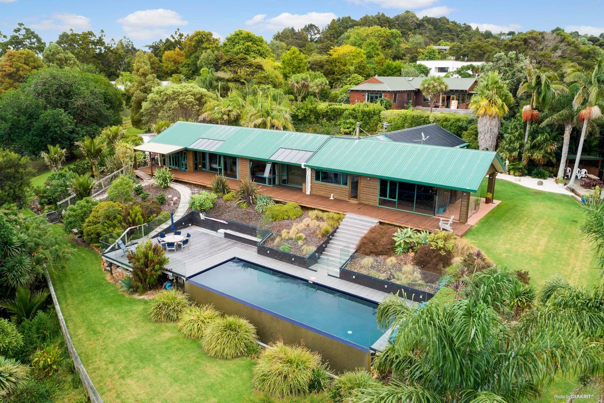 9F Laingholm Drive, Laingholm, Auckland - Carousel 2