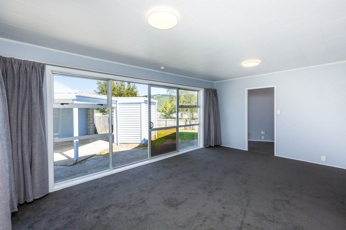 23 Blueberry Grove, Timberlea, Upper Hutt - Carousel 2