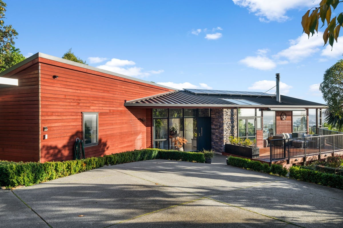 291 Cannon Hill Crescent, Mount Pleasant, Christchurch - Carousel 1