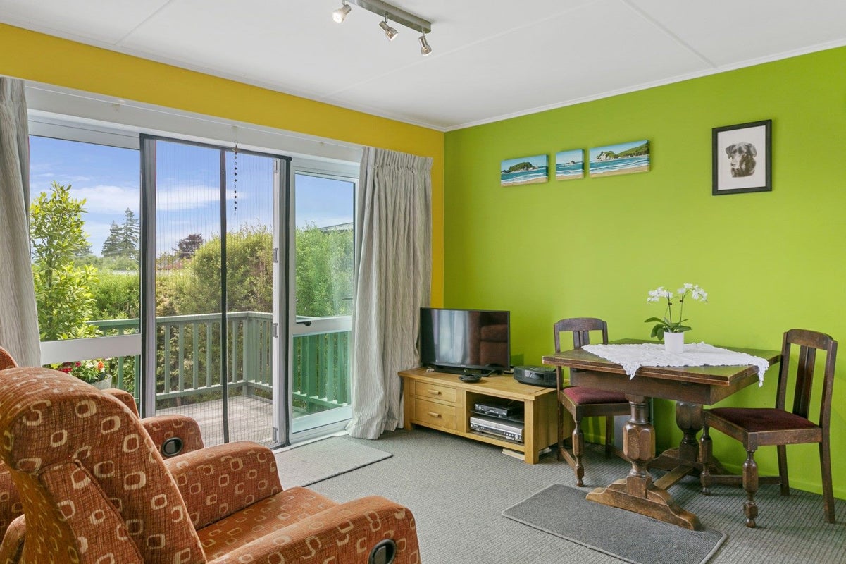 24 Charles Crescent, Rainbow Point, Taupo - Carousel 2