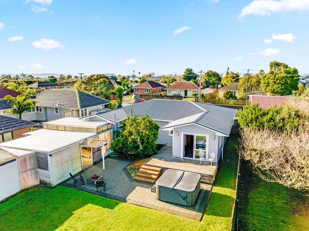 4 Rixon Place, Te Atatu Peninsula, Auckland - Carousel 2