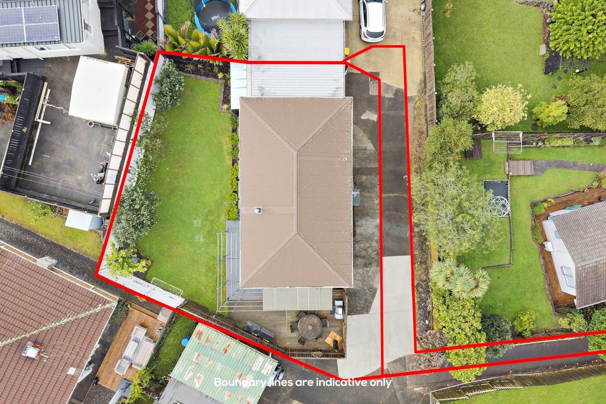 1/11 Longreach Drive, Sunnyvale, Auckland - Carousel 22