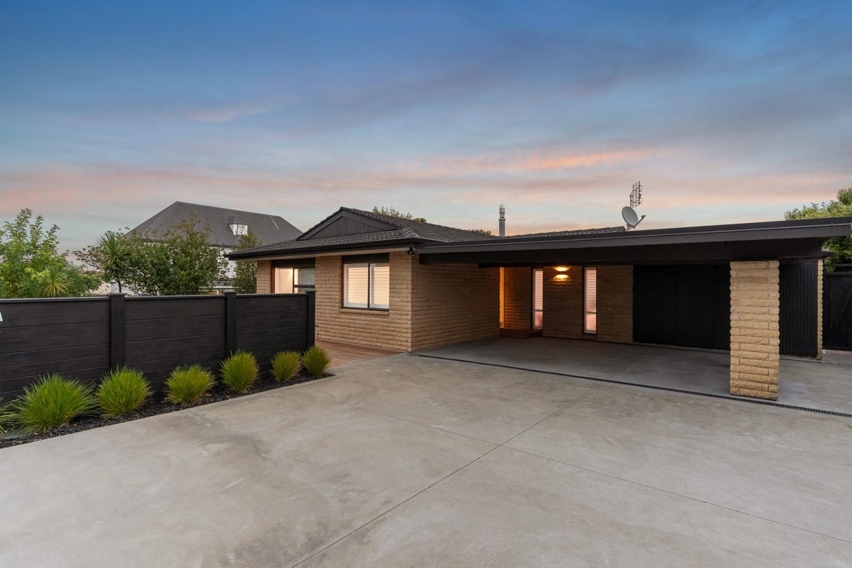 13 Curacao Place, Half Moon Bay, Auckland - Carousel 2