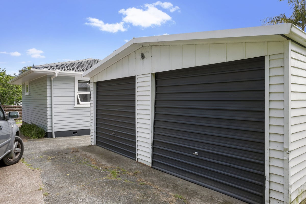 36 Castleford Street, Green Bay, Auckland - Carousel 17